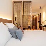 Paxton Hotel 4*