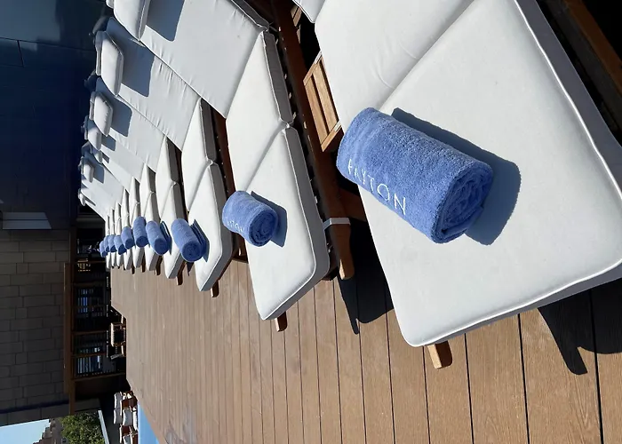 Paxton Hotel 4*
